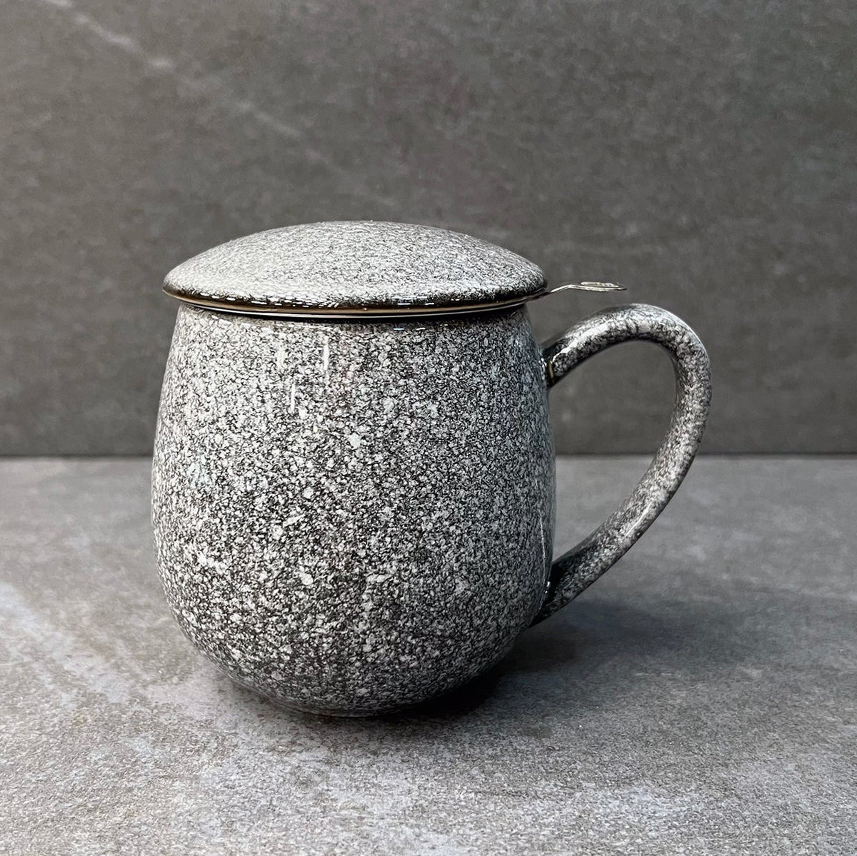 Zaara Reactive Grey Infuser Mug