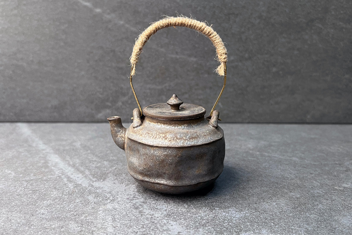 Traditional Teapot with Gilded Iron Finish