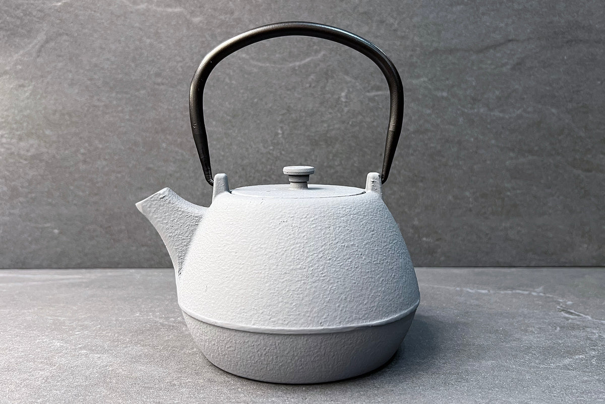 Nuwara Grey Cast Iron Teapot 1.2L