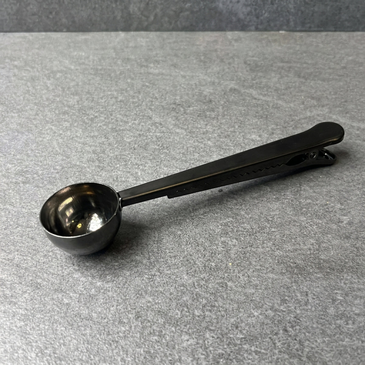 Black Measuring Scoop with Bag Clip