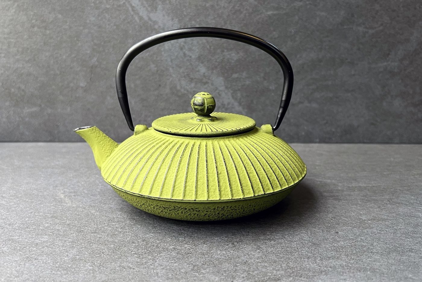 Japonesa Lime Green Cast Iron Teapot 0.75L
