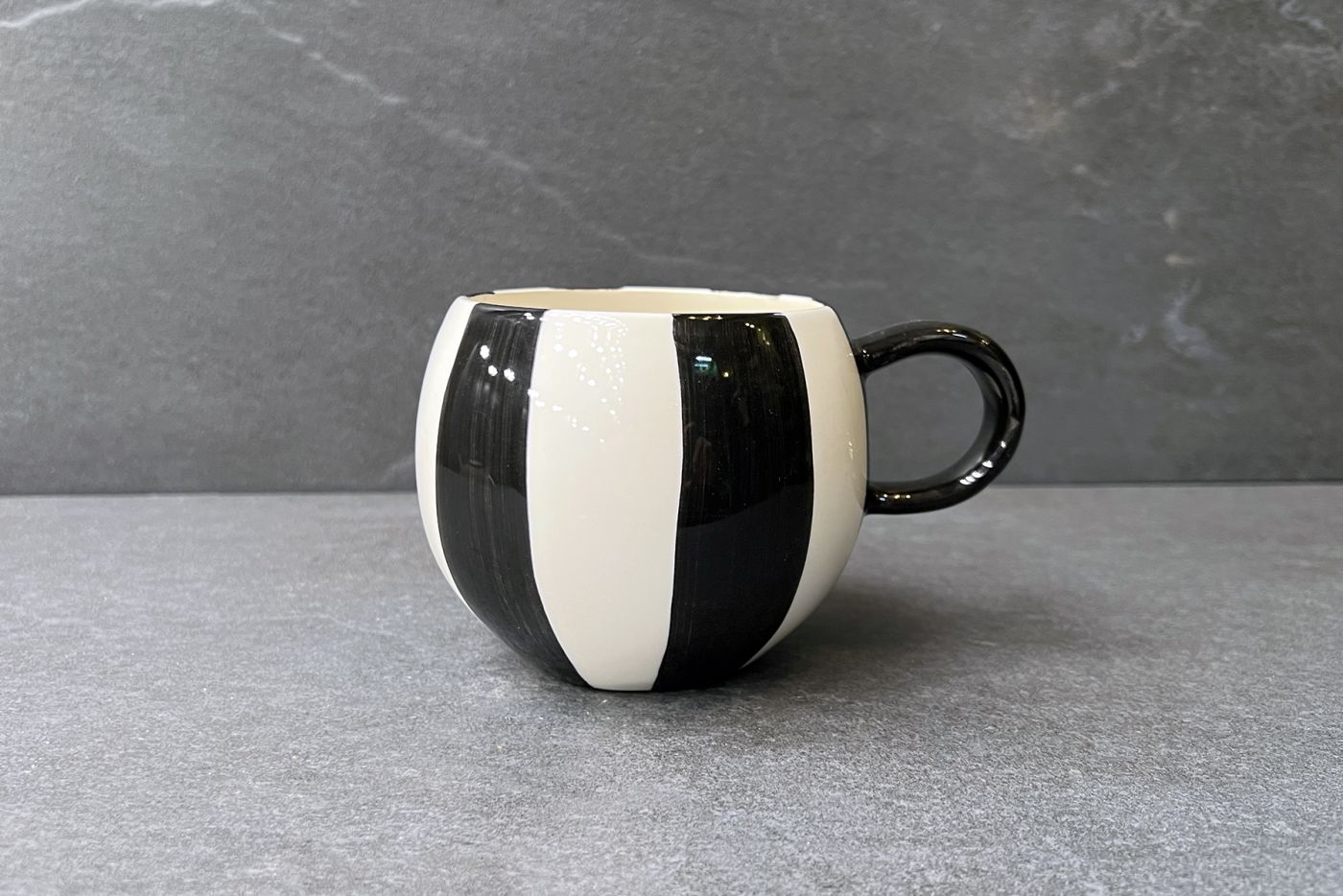 Circus Black Stripe Ball Mega Mug 500ml