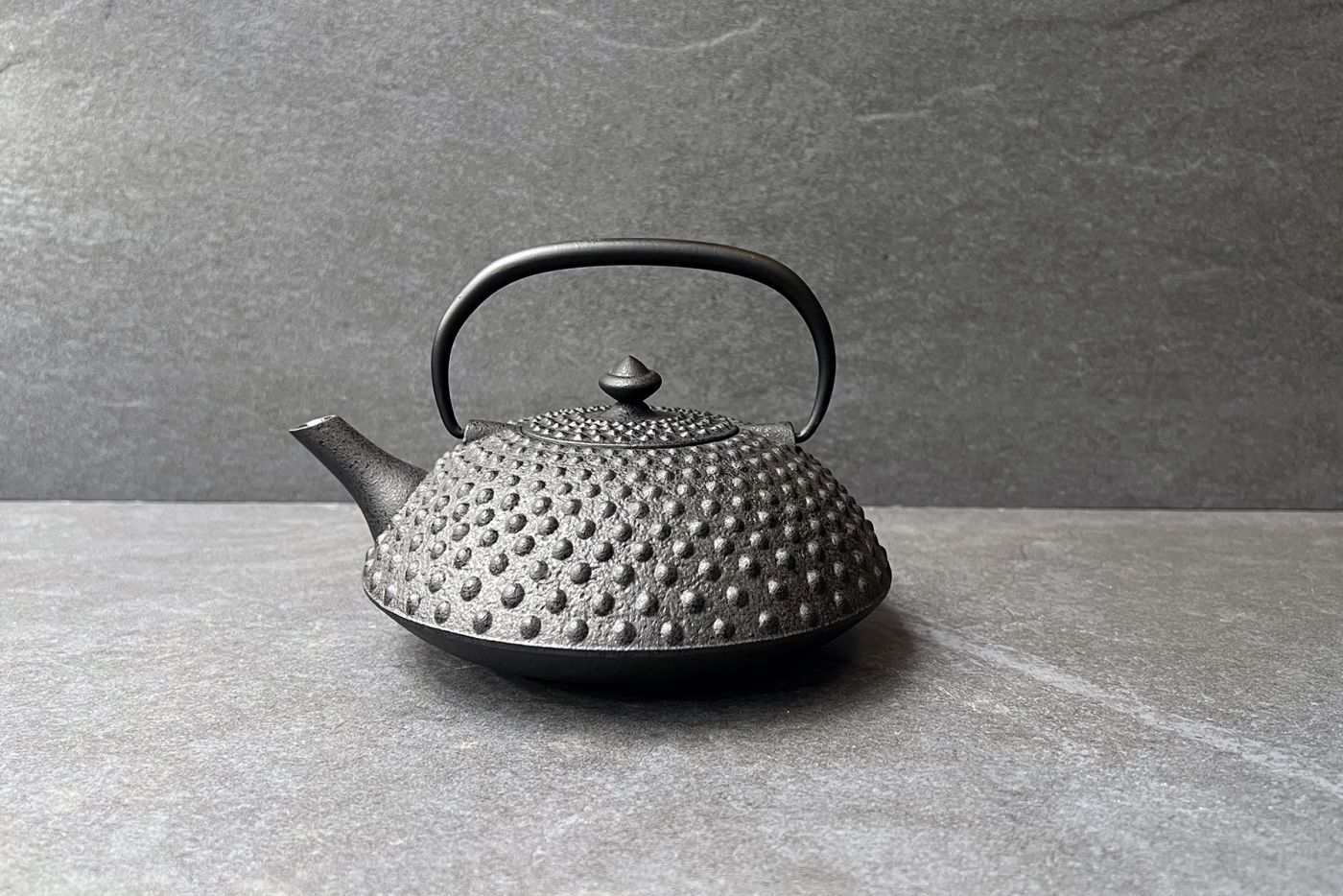 Hira-Arare Black Japanese Cast Iron Teapot 0.6L