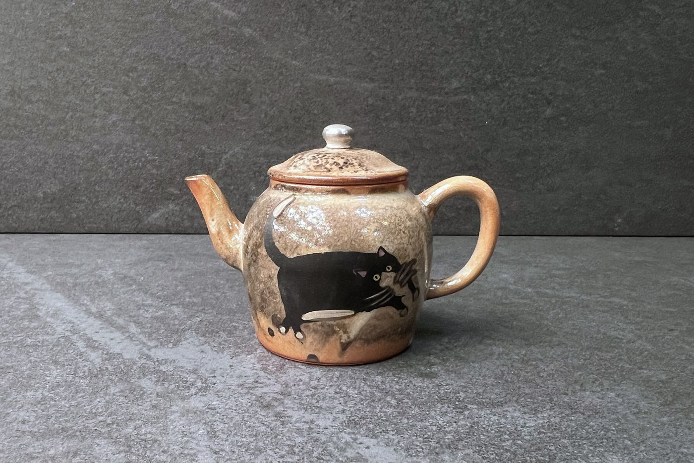 Handmade Leaping Cat Traditional Teapot