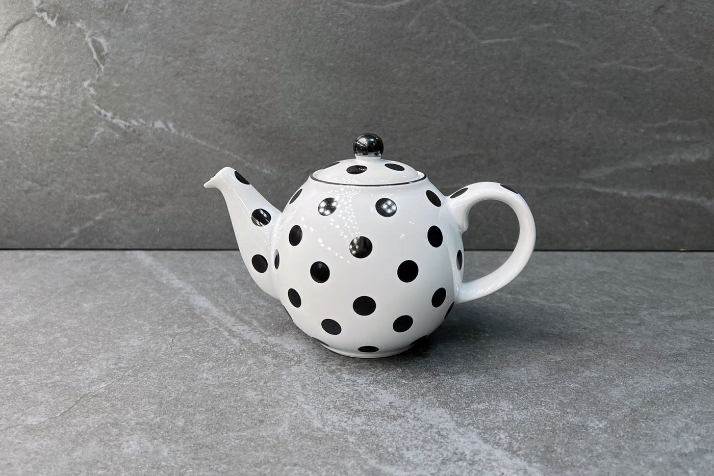 Globe Black Spotted 2 Cup Teapot
