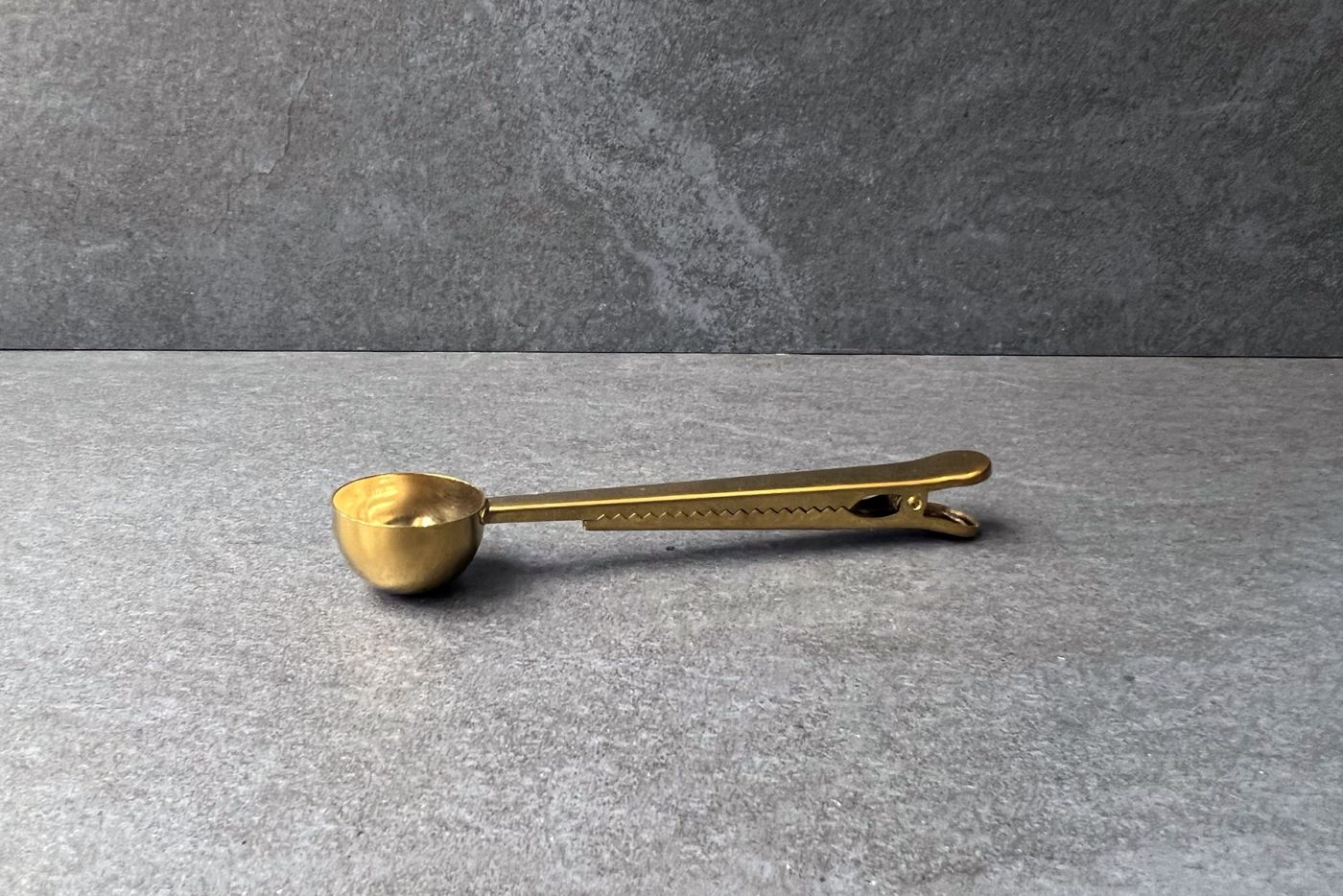 Gold Measuring Scoop with Bag Clip