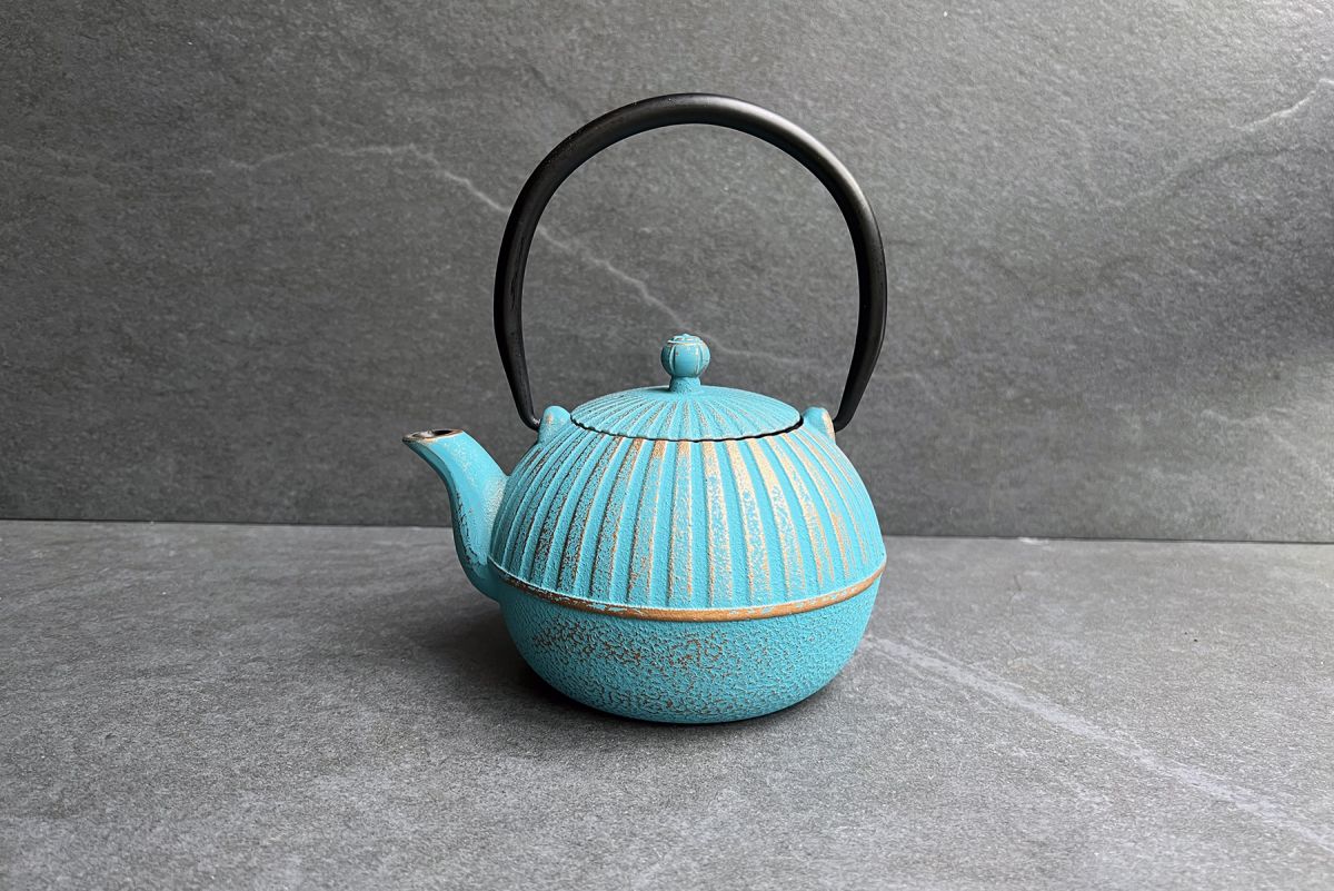 Yini Turquoise Blue Cast Iron Teapot 0.9L